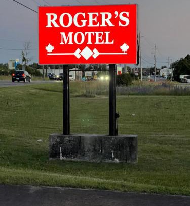 Rideau Lakes Hotel | Cozy Rogers Motel: Pet Friendly & Family Welcoming Stay