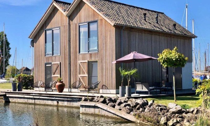 Stavoren House | Oceanfront Escape at Roggebroek 14 - Rated 9/10 by Guests