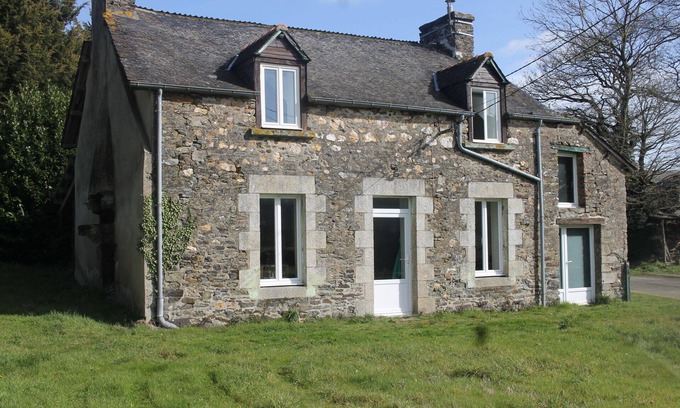 Saint-Maudan House | Cozy Rohan Brittany House by the Nantes Brest Canal