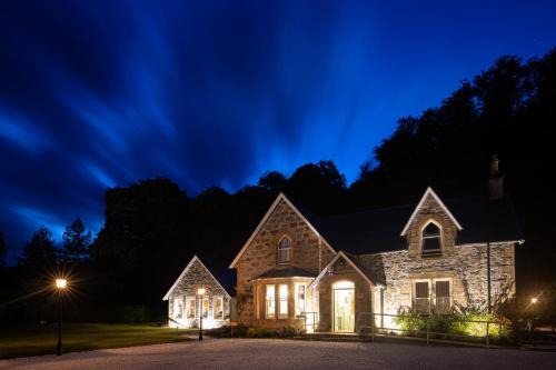 Invergarry Hotel | Rokeby Manor: 4-Star Family-Friendly Hotel with Hot Tub
