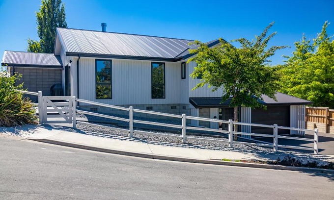 Hanmer Springs House | Guest Favorite: Rolki House - Hanmer Springs Retreat