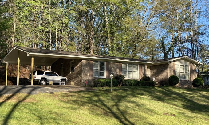 Northport House | Ideal Stay Near University of Alabama: 3 BR with Lake View
