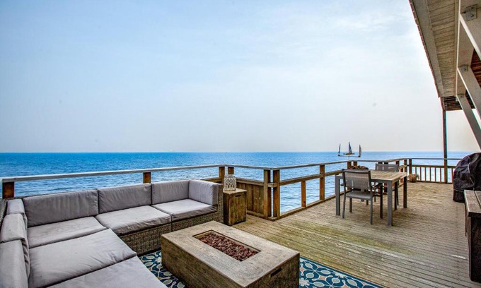 Rollingbay House | Beachfront Bliss at Rolling Bay Walk - A 4-Star Escape