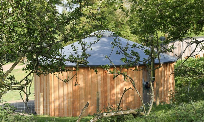 Craven Arms Cottage | Family-Friendly Retreat at Rolling Hills with Breakfast Included