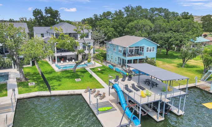Kingsland House | Idyllic Rolling Waves Haven with Exceptional Concierge Services