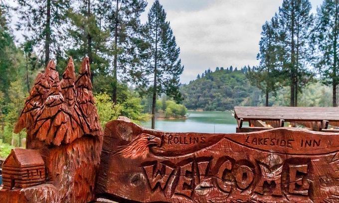 Cedar Ridge Hotel | Relax at Rollins Lakeside Inn Resort with Pool & Hot Tub