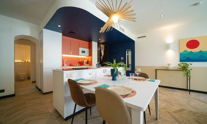 Quartier Administrations Apartment | Roma Divine: City Center Retreat with Home Cinema & Spa