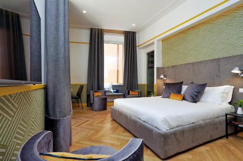 Rome City Centre House | Elegant Roma Five Suites: 4-Star Stay with Family Amenities