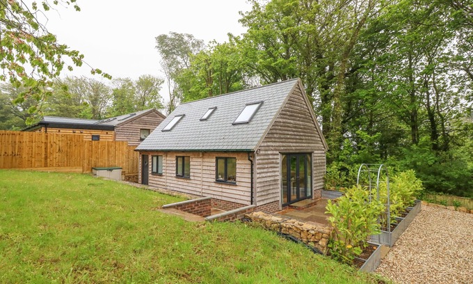 Holworth Cottage | Pet-Friendly Roman Lodge with Garden in Beautiful Osmington