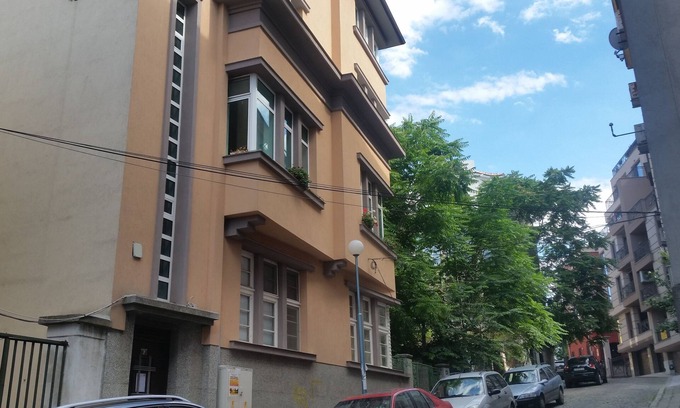 Plovdiv Apartment | Cozy Roman Stadium Studio for Two with Full Kitchen