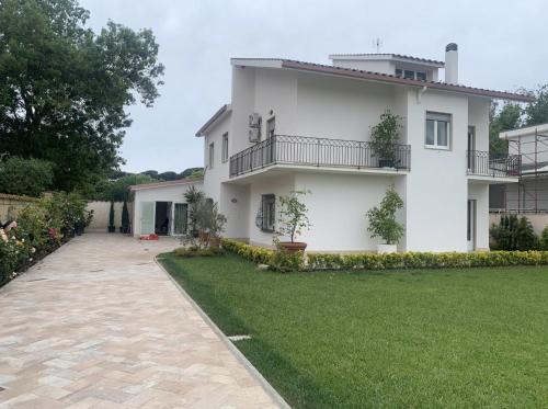 Zona XXX Castel Fusano House | Guest Rated 9.3: Romana Guest House for Family Getaways