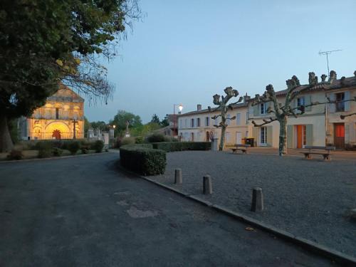 Petit-Palais-et-Cornemps Apartment | Cap Saint Emilion: Ideal for Professionals with Family Amenities