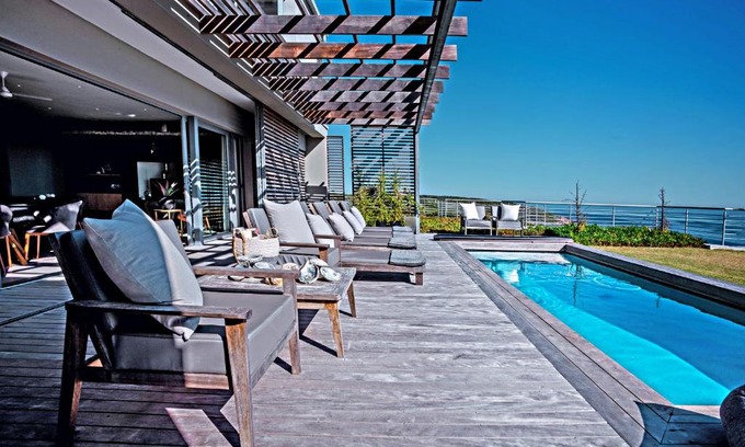 Gansbaai House | Elegant Romans Villa: 5-Star Oceanfront Getaway