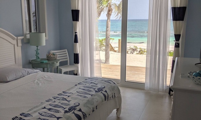 Double Bay Cottage | Beachfront Romantic Cottage with Ocean View & Breakfast