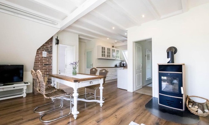 Oberhoffen-les-Wissembourg Apartment | Cozy Romantik-Home Nordelsass: Family-Friendly Retreat