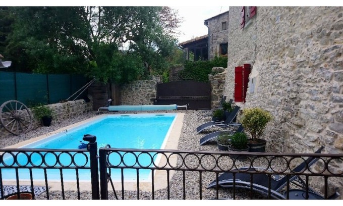 Saint-Andre-de-Cruzieres Bed & Breakfast | Romantic Retreat with Balneotherapy in a Stone Cellar