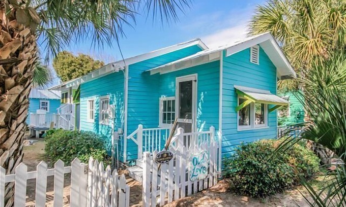 Tybee Island Cottage | Charming 1930s Vintage Beach Cottage Steps from the Ocean