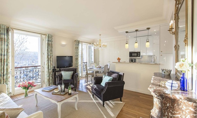 Quartier du Gros-Caillou Apartment | Discover a Cozy 2-Bed with Eiffel View in Foodie Paradise