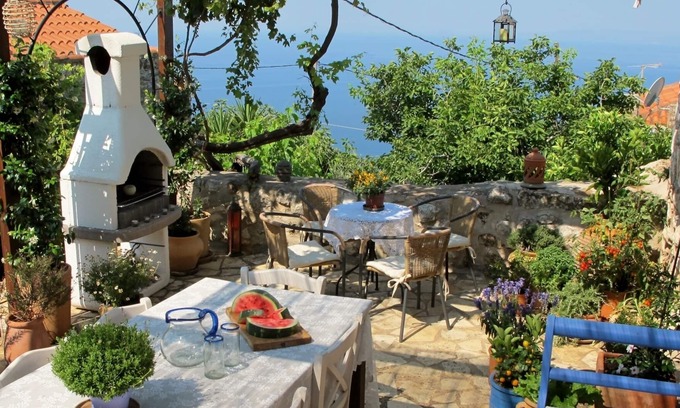 Lefktron Cottage | Enchanting Casa Sophia: Oceanfront Oasis with Pool