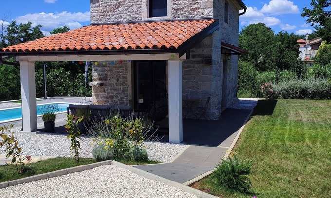 Vela Traba Villa | Serene Stone House Retreat with Private Pool & Breakfast