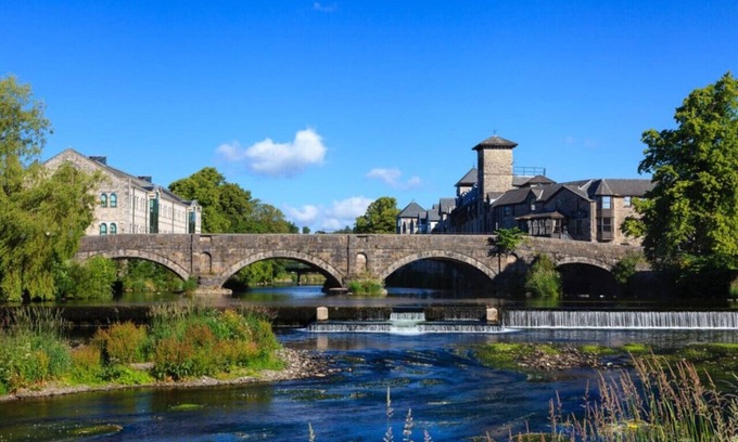 Kendal Apartment | Stylish Studio Apartment with Scenic Views & Free Parking