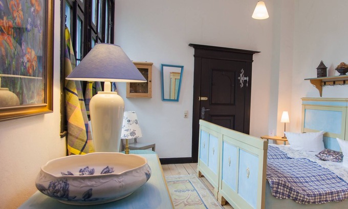 Auteal Apartment | Romantic apartment in the gatehouse of Schaumburg Castle