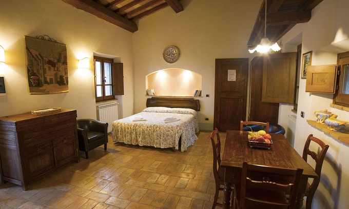 Radicofani Apartment | Romantic Farmhouse Apartment with Garden & Pool Retreat