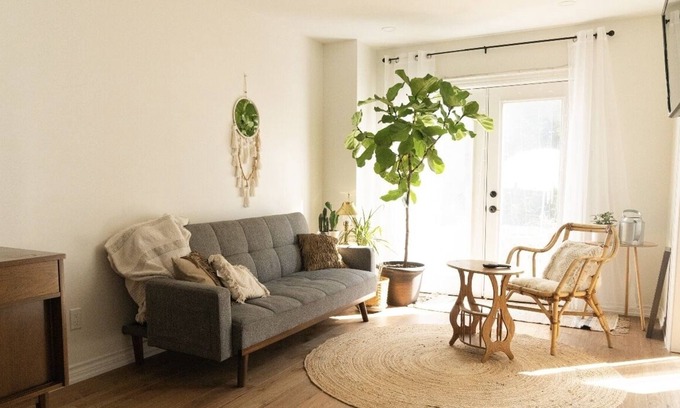 York Regional Municipality House | Romantic Bohemian Townhouse with Patio