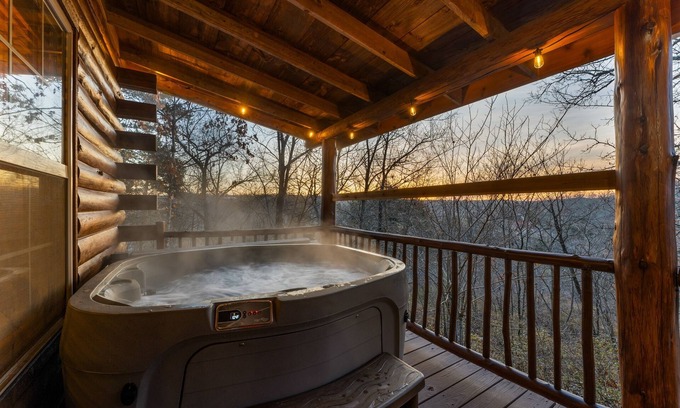 Branson Cabin | Romantic Branson Cabin w/Jacuzzi for Two