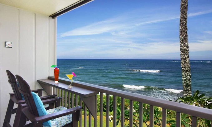 Wailua House Lots Condo | Oceanfront Kauai Condo with Pool & Spa - Rated 10/10