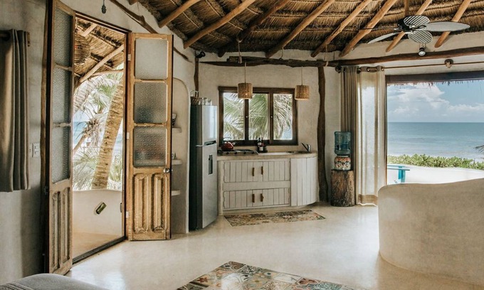 Zona Hotelera House | Seaside Bungalow in Tulum with Pool and Ocean Views