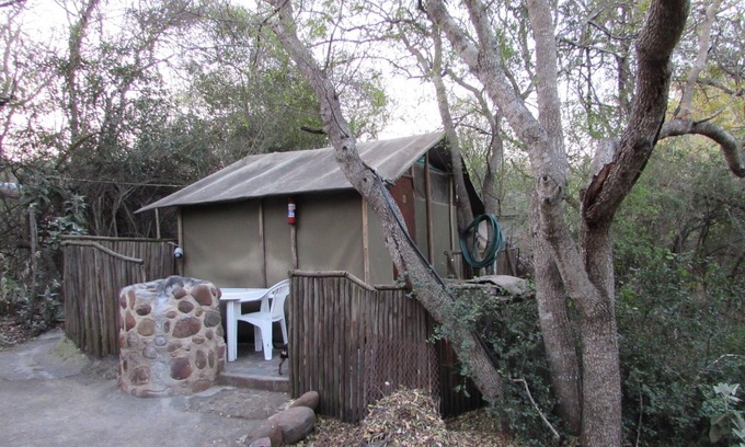 Thorny Bush Game Reserve House | Unique Riverfront Retreat: Share Showers with Monkeys