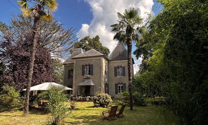 Barbachen House | Romantic Château Lestéous with a large park and views of the Pyrenees