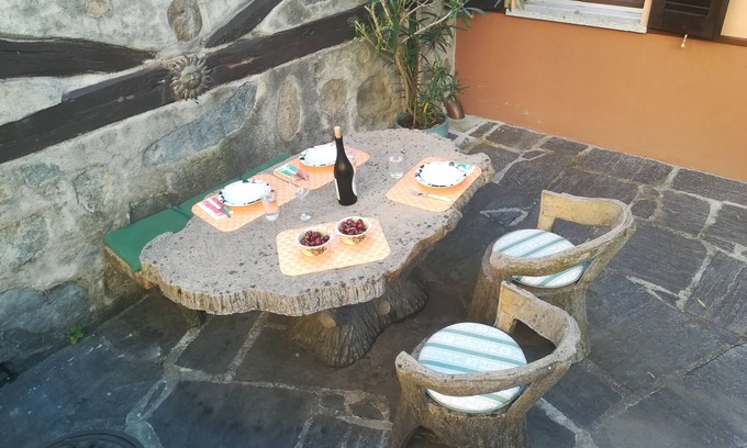 Collina d'Oro House | Romantic Cottage Retreat with Pool & Spa in the Village