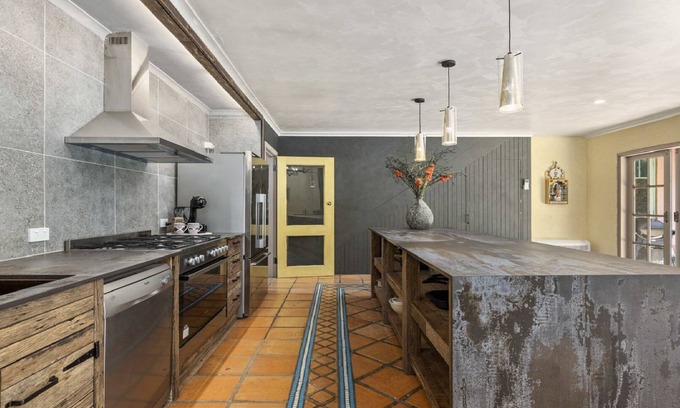 Karangi House | Cozy Cottage Retreat - Pet Friendly with Fireplace & More