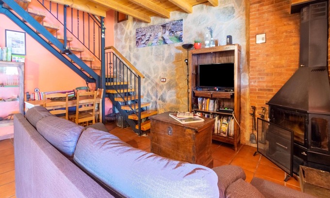 La Omanuela Apartment | Charming Belvilla by OYO: Family-Friendly Getaway in Leon II