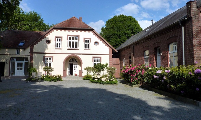 Jaderaltendeich House | Secluded Romantic Estate with Wellness Oasis and Bicycles