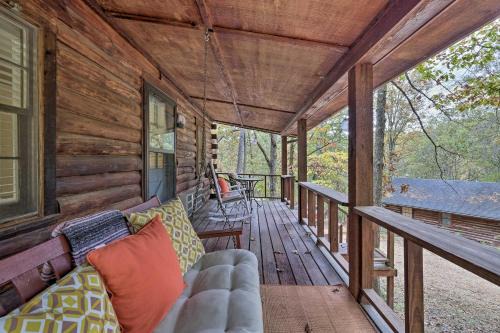 Eureka Springs House | Enchanting Eureka Springs Cabin with Fireplace & Hot Tub