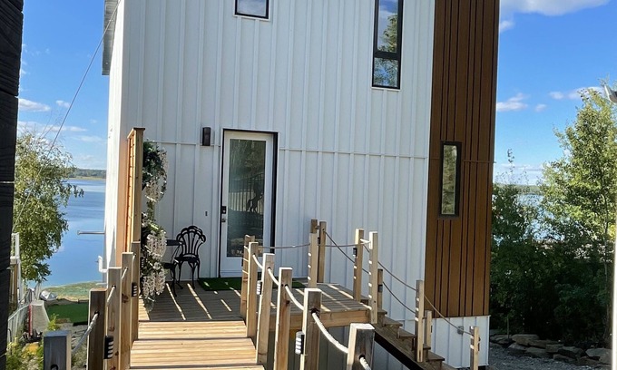 Silver Sands Cabin | Enchanting Lakefront Cabin Getaway Near Edmonton