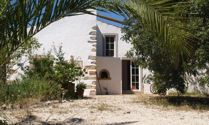 Fonte do Bispo House | Enchanting Farmhouse with Pool and Ocean Views