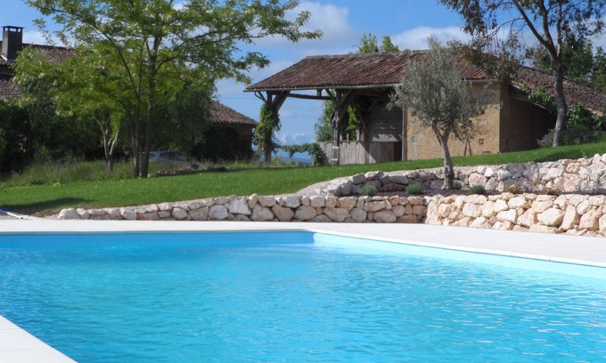 Labastide-Paumes Apartment | Cozy Farmhouse Apartment for Couples with Pool & Breakfast