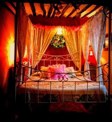 Valeria Cabin | Romantic Escape to Cuenca at La Quinta de Malu Lodge