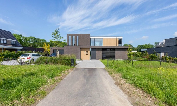 Koudekerke House | Inviting Oceanfront Studio with Breakfast & Kitchen