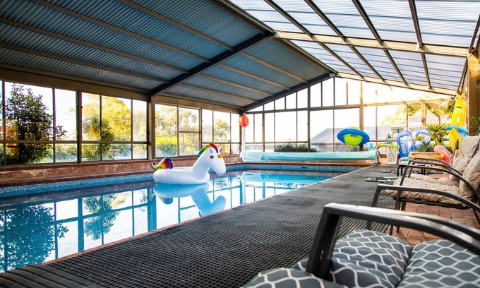 Brukunga House | Romantic Getaway: King Bed, Pool & Spa Awaits You