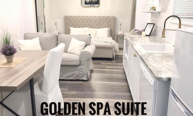 Port Franks Apartment | Romantic Golden Spa Suite with Ocean View & Hot Tub