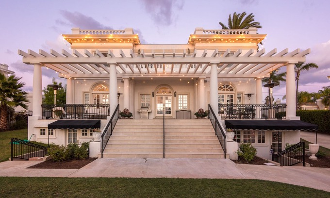 Middletown Apartment | Romantic Guest House with Private Hot Tub & Ocean Views