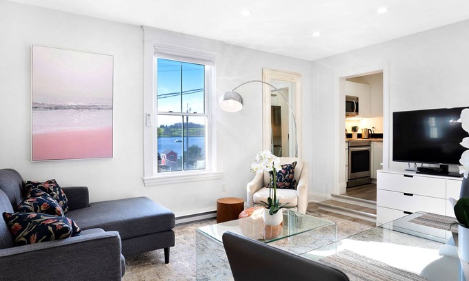 Lunenburg Waterfront Apartment | Romantic Harbour Hideaway: Oceanfront Retreat in Lunenburg