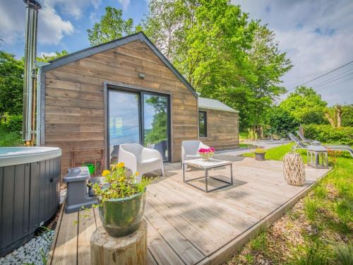 Ferrieres House | Explore Nature at 'Be Chalet' with Hot Tub & Family Comfort