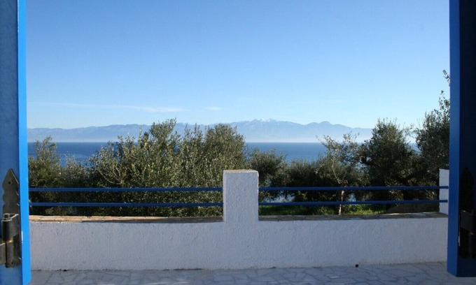 Pylos-Nestoras House | Beautiful Oceanfront Retreat with Breathtaking Views