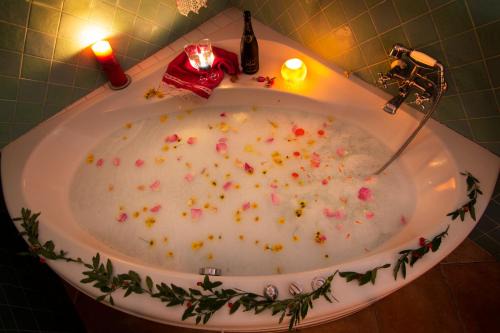 Laroya House | Romantic Retreat for Two with Jacuzzi and Pool Access